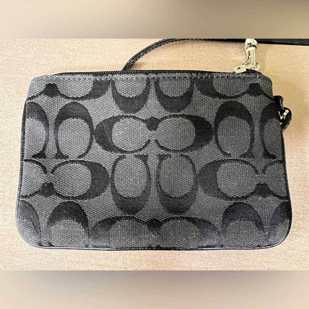 Coach Vintage Signature Jacquard Corner Zip Wristlet